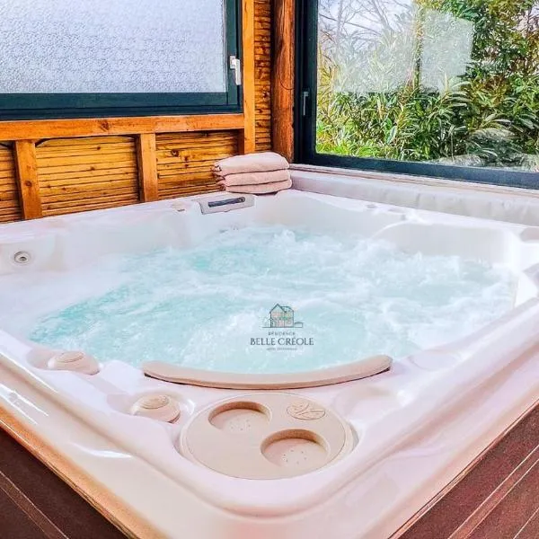 Résidence belle créole I Le Balisier I Maison duplex avec jacuzzi à 15min de Disneyland Paris，位于Quincy-Voisins的酒店