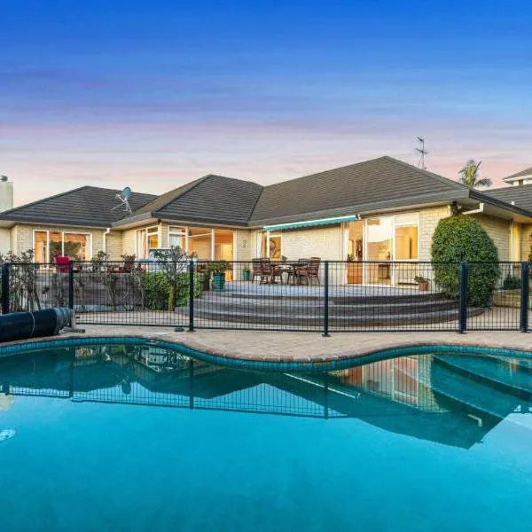 Cosy En-Suite Room with Private restroom - Swimming pool & AC & Free parking，位于奥克兰的酒店