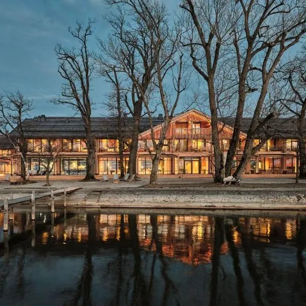 Chiemgauhof Lakeside Retreat，位于于贝尔塞的酒店