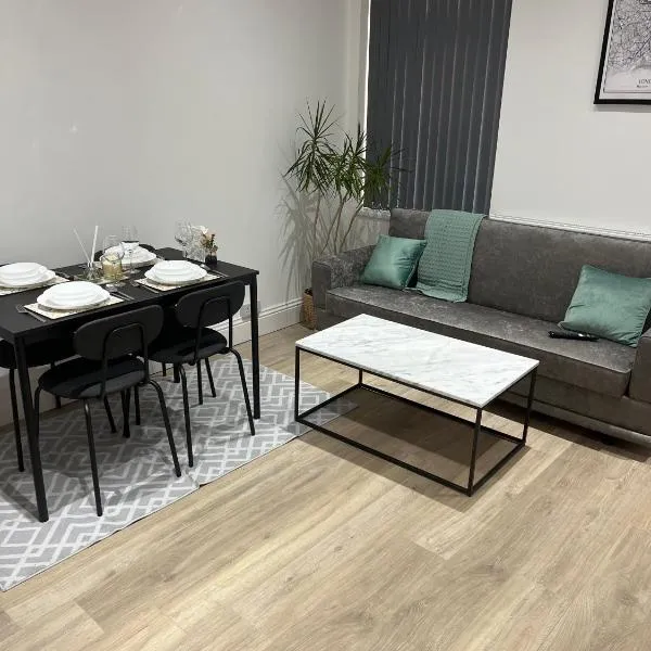 Free Parking ,Modern 4 bedrooms 10min from Birmingham city centre ideal for contractors ,Groups and Families，位于伯明翰的酒店