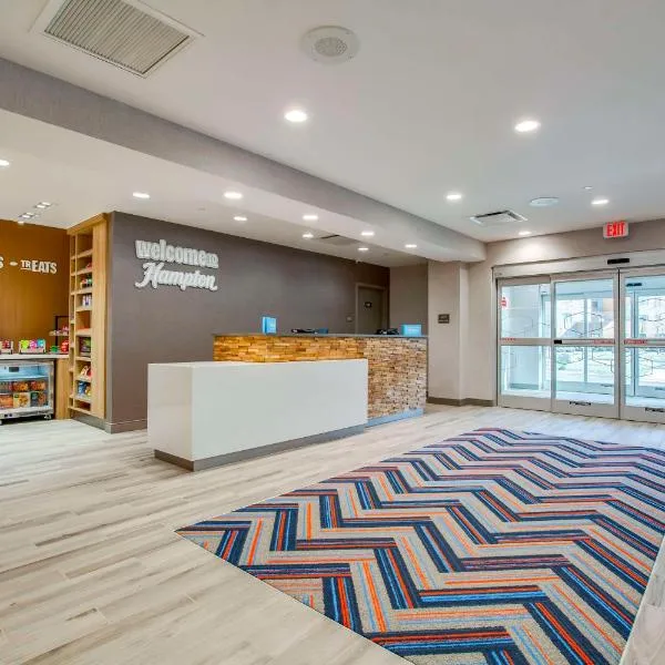 Hampton Inn & Suites By Hilton Louisville East Oxmoor，位于路易斯威尔的酒店
