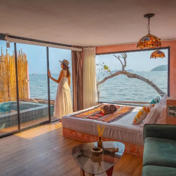 Moroccan Beachfront Pool Villa Koh Larn，位于Ko Sak的酒店