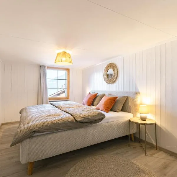 Skandi Lodge mit Seesicht nahe Interlaken，位于莱西根的酒店