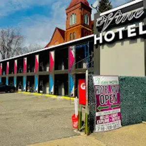 The Vine Hotel Bronx New，位于布朗克斯的酒店