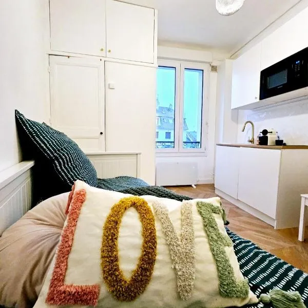 Studio Cœur de Deauville à 10 minutes à pied de la plage，位于多维尔的酒店