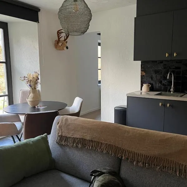 Gezellig appartement met terras in het groen，位于瑟穆瓦河畔夫雷斯的酒店