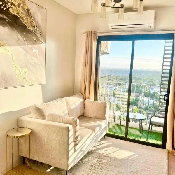 NEW! The Hive Residences - 1BR with Balcony & FREE Parking at Casa Arbo，位于Taytay的酒店