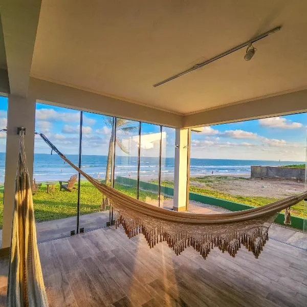 Quartos Casa Pé na Areia，位于南巴尔内阿里奥的酒店