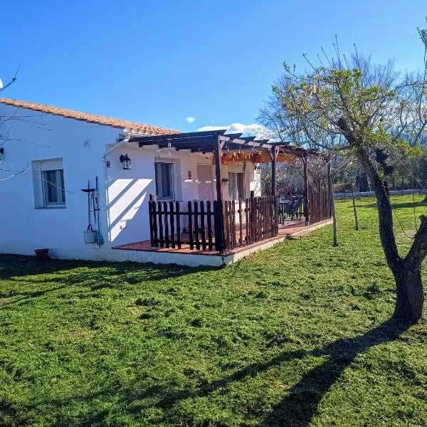 Casa de Campo Los Manueles Ideal Perros Pet Friendly，位于Gójar的酒店