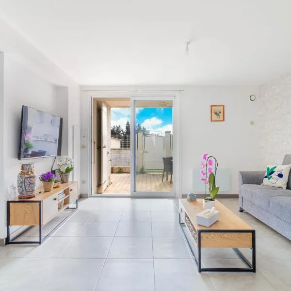 Charming appartement with Terrasse - proche des plages，位于布克港的酒店