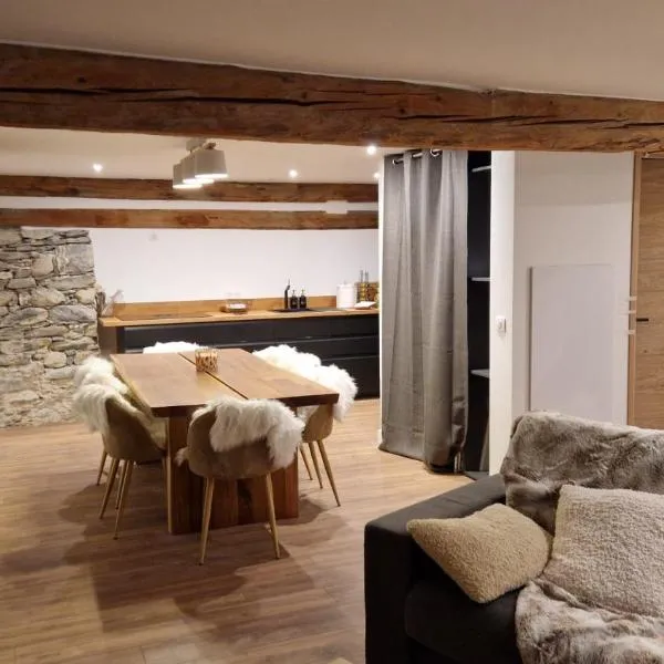 Chalet Serine - Élégance au coeur des 3 Vallées - Duplex pour 6，位于La Combe的酒店