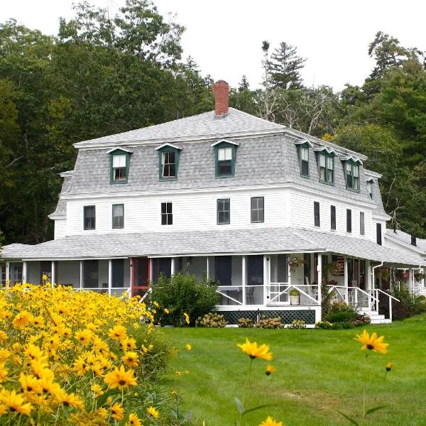 Oakland House Seaside Inn & Cottages，位于Brooksville的酒店