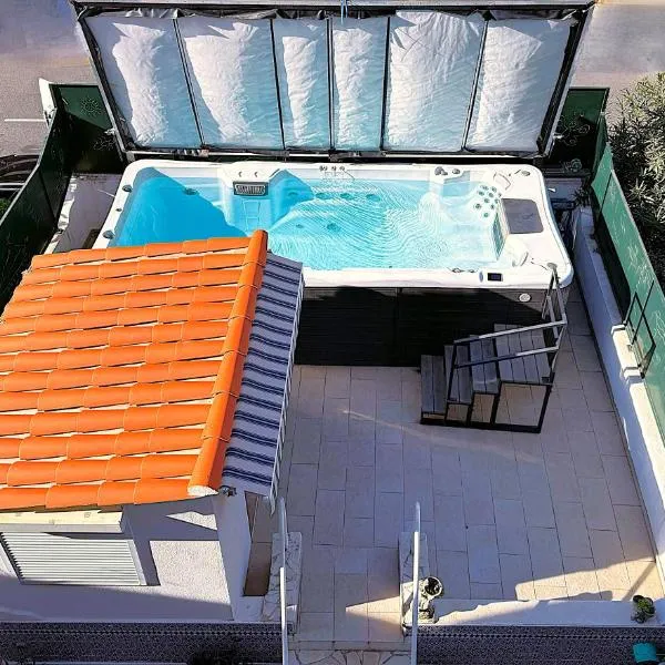 Elegance et Detente, Piscine chauffée, Terrasse et garage privé à Nice，位于尼斯的酒店