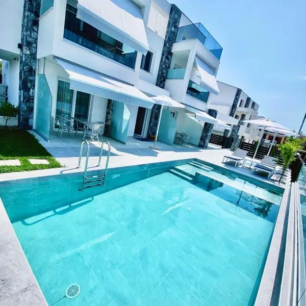 INTERNI LUXURY LIVING b，位于尼基季的酒店