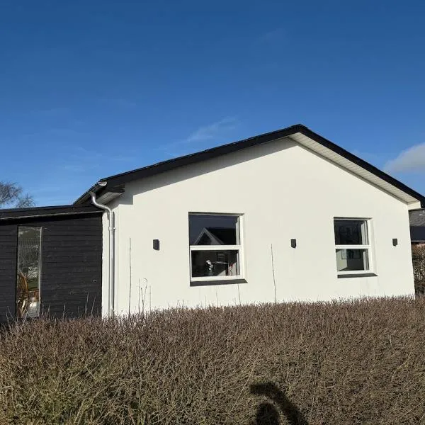 Cozy house in Hjoerring close to city & nature，位于约灵的酒店