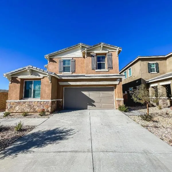 California high desert 3 bedroom retreat，位于维克多维尔的酒店