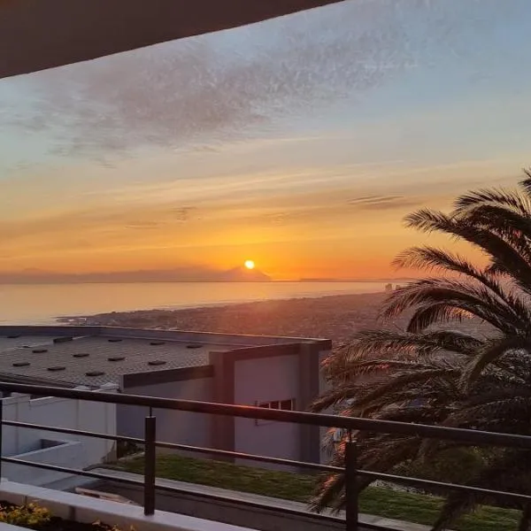 Coral Vistas Self Catering Apartments，位于戈登湾的酒店