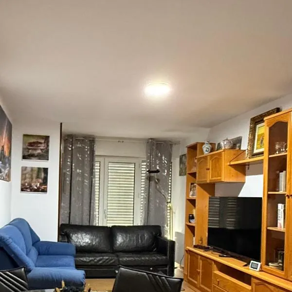 Apartamento AJO 2 habitaciones piscina y tenis，位于阿霍的酒店