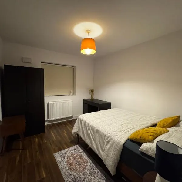 Elegant and Cozy room in quiet estate，位于提雷斯顿的酒店