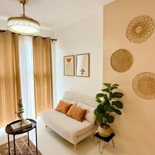 One-Bedroom and Studio Apartment near SM City , IT Park and Ayala Mall - NO PARKING at Bamboo Bay Community，位于曼达维市的酒店