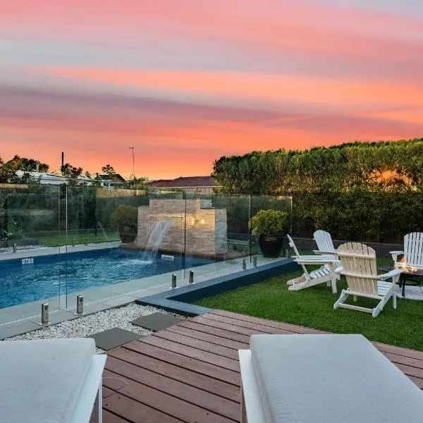 Luxury Beach House - Heated Private Pool & Heated Spa - Fire Pitt - Walk to Beach & Golf，位于雪莉海滩的酒店