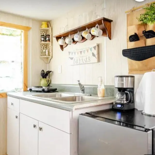 Tiny House surrounded by Florida farm beauty，位于亚凯迪亚的酒店