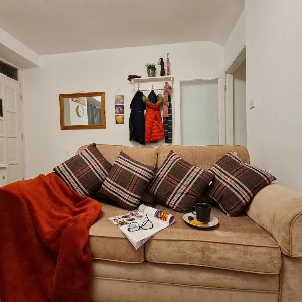 Stunning Sea View Blue Haven in Penmaenmawr，位于Penmaen-mawr的酒店