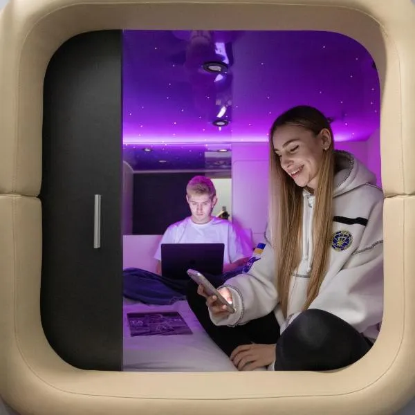 Capsule Hotel Constellation 91，位于利沃夫的酒店