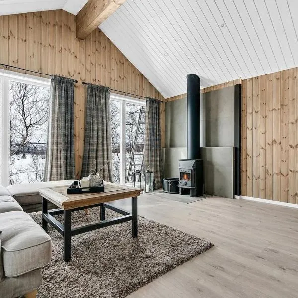 Modernized standalone cabin Sørreisa - Bardufoss，位于巴杜弗斯的酒店
