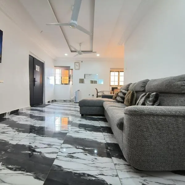 Empress White House Accra，位于特马的酒店