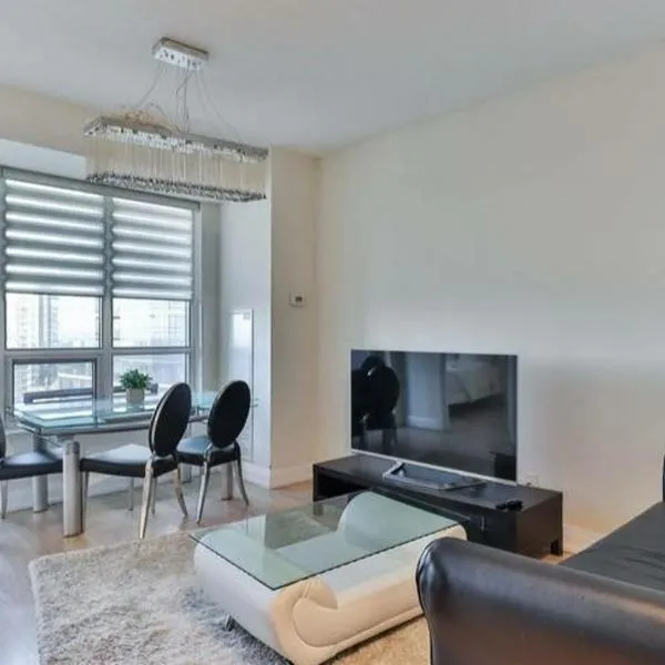 condo in heart of north york，位于多伦多的酒店