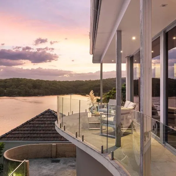 Waterfront Ensuite Queen Room - Luxury & Comfort Place in Caringbah South，位于Lilli Pilli的酒店