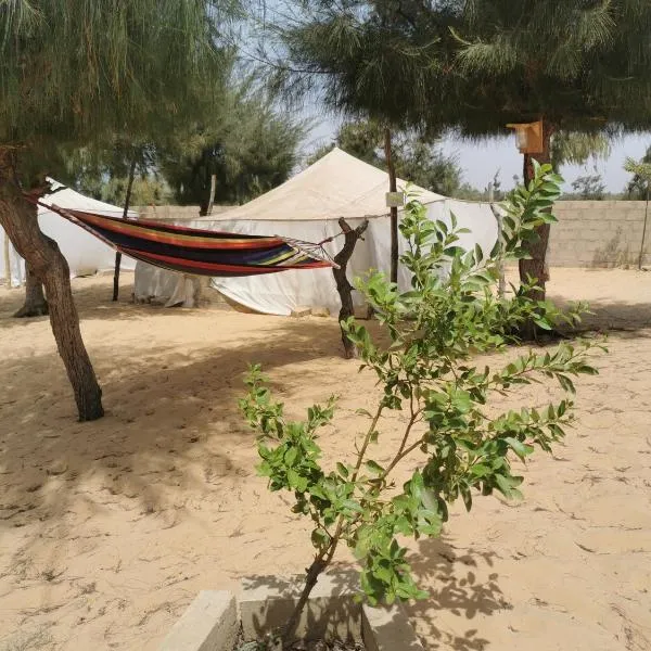 Les jardins fleuris de lompoul sur mer，位于Tioukougne Peul的酒店