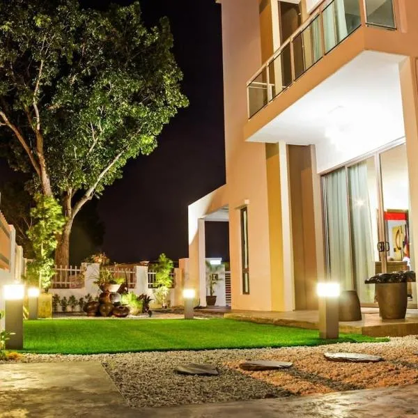 2 Spacious Lupsxury conor villa garden Parking group family gathering wedding，位于牛汝莪的酒店