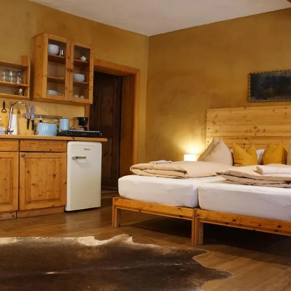Pension zum Hirschstein，位于格赖茨的酒店