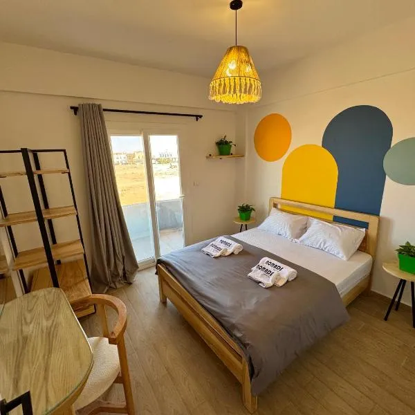 Nomads Hostel，位于达哈布的酒店