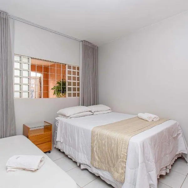 Suíte aconchegante no centro de Brasilia em casa compartilhada，位于巴西利亚的酒店
