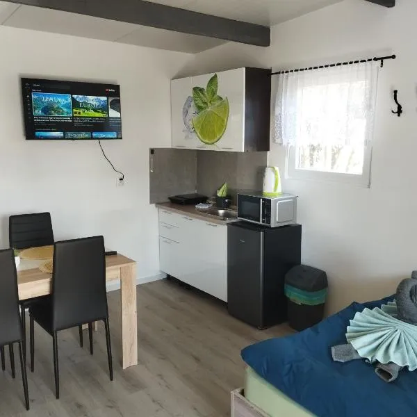 Guesthouse，位于Moča的酒店