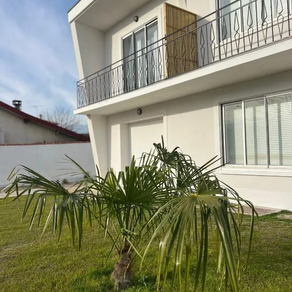 Appartement moderne et spacieux 4，位于卡尔邦布朗的酒店