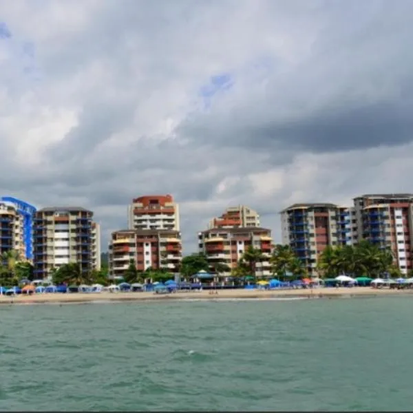Departamento 4 habitaciones 12 personas vista al mar 8vo piso Playa Almendro，位于通苏帕的酒店