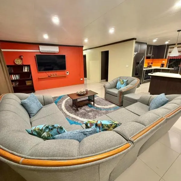 Family Home in Nadi，位于南迪的酒店