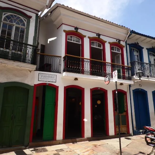 Varanda Hostel E Galeria De Arte，位于欧鲁普雷图的酒店