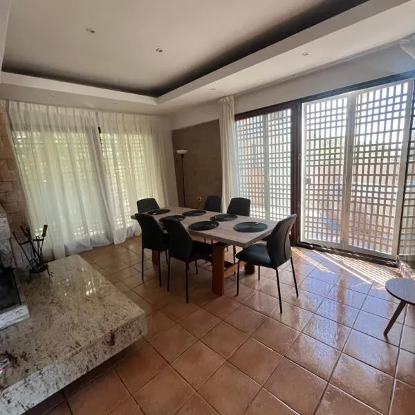 Villa Marlene Casa vacanze in parco privato，位于Monterusciello的酒店