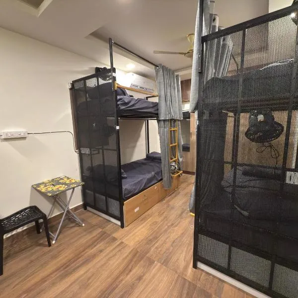 POCOYO - BACKPACKERS HOSTEL - Omr，位于钦奈的酒店