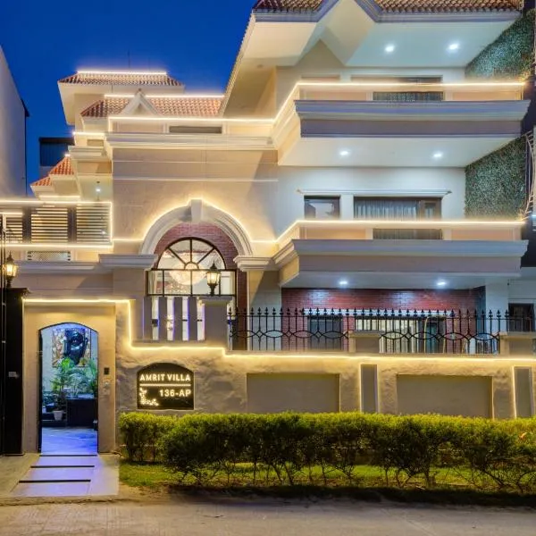 Amrit Hotel - Hotel & Banquet,Sector 32，位于古尔冈的酒店