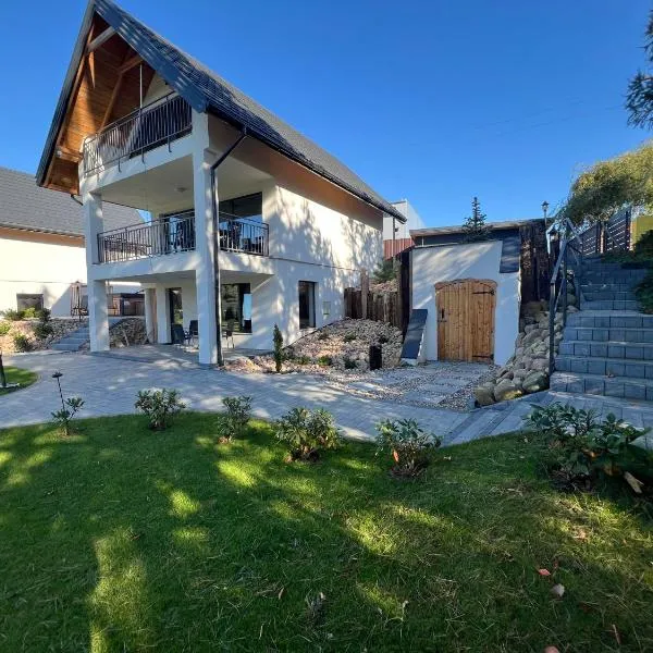 Domki i Apartamenty Wypoczynkowe z jacuzzi Lidzbark，位于利兹巴克的酒店