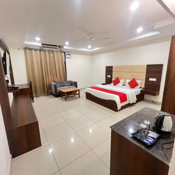 Hotel My Best Stay Patiala !! Parking ! Near Bus Stand ! Banquet ! Near Punjabi University ! Couple Friendly，位于伯蒂亚拉的酒店