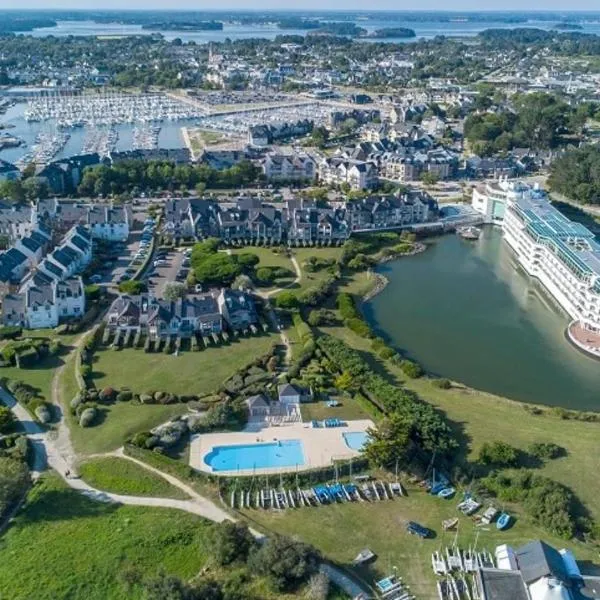 Appartement T3 avec piscine et parking, proximité immédiate plage et port de plaisance du Crouesty，位于阿尔宗的酒店