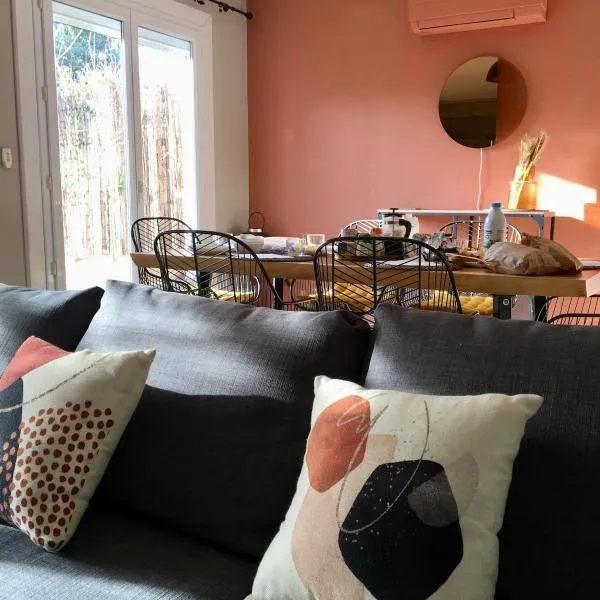 Beach Villa Spacious, Renovated & All-Included，位于弗龙蒂尼昂的酒店