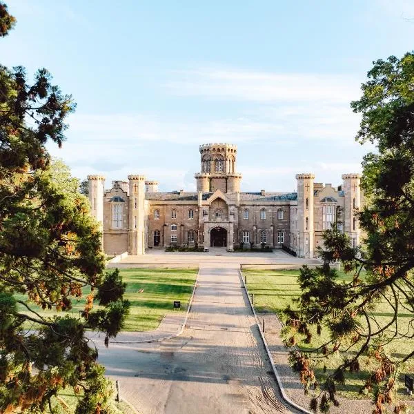Warner Hotels - Studley Castle，位于斯塔德利的酒店